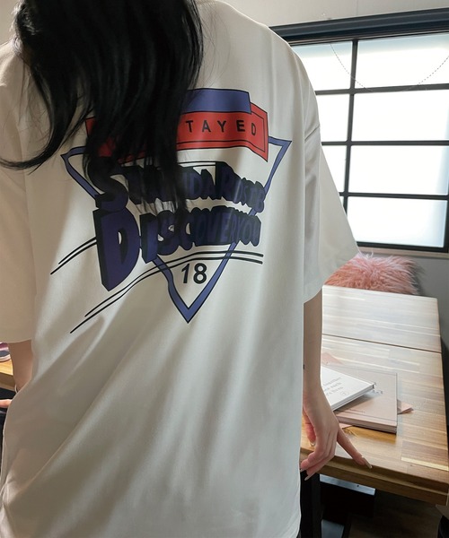 Teem Store(チームストア)の「オーバーシルエット BIGロゴプリント Tシャツ(Tシャツ/カットソー・レディース・ホワイト/ブラック・M/XL/L)」の2枚目の写真