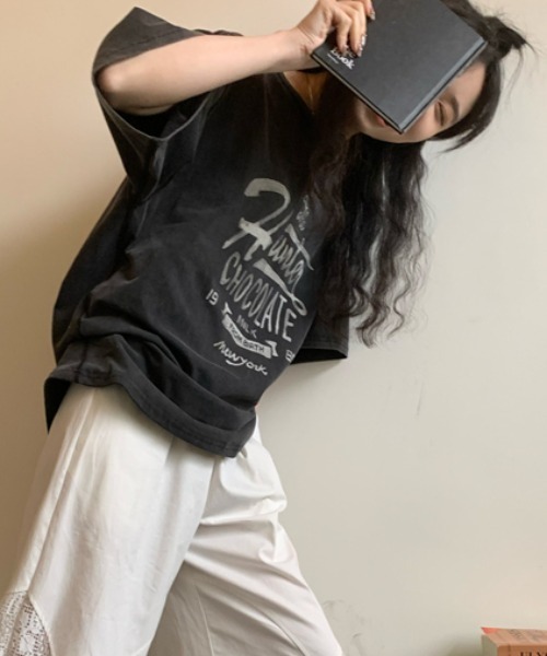 DIAVEL(ディアベル)の「ヴィンテージライクグラフィックTシャツ / オーバーサイズ 半袖 ピグメント風 韓国ストリート(Tシャツ/カットソー・レディース・ダークグレー/グレー系1/グレー系2/グレー系3/グレー系4・M)」の11枚目の写真