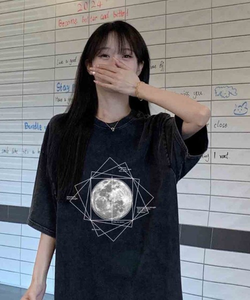 DIAVEL(ディアベル)の「ヴィンテージライクグラフィックTシャツ / オーバーサイズ 半袖 ピグメント風 韓国ストリート(Tシャツ/カットソー・レディース・ダークグレー/グレー系1/グレー系2/グレー系3/グレー系4・M)」の17枚目の写真