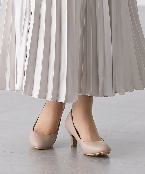 Honeys（ハニーズ）の「【はっ水/吸水速乾/抗菌防臭】美ージーアーモンドトゥパンプス（パンプス・レディース・ダークブルー/ブラック/グレイッシュベージュ/ブラック系その他/ライトベージュ・23.5/24.0/24.5/22.5/23.0/25.0/25.5）」の4枚目の写真