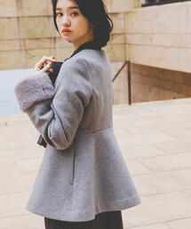 NATURAL BEAUTY BASIC（ナチュラルビューティーベーシック）の「◇【美人百花掲載】フェイクファースリーブペプラムコート（その他アウター）」