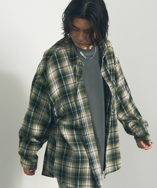 Shoowtime（ショウタイム）の「オーバーサイズビッグシルエットカジュアルチェックシャツ（シャツ/ブラウス・メンズ・ホワイト/ダークグリーン/ライトブルー/グリーン/ブラウン/キャメル/レッド/ネイビー/イエロー/オレンジ/ブルー/ブルー系その他/スカイブルー系/サックスブルー系/レッド系その他/オリーブ系/イエロー系その他/ブラウン系その他/パープル系その他/ピンク/バーガンディー/ホワイト×ブラック・LARGE/X-LARGE/MEDIUM/SMALL）」の7枚目の写真