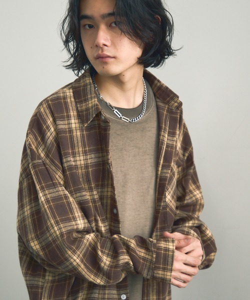 Shoowtime（ショウタイム）の「オーバーサイズビッグシルエットカジュアルチェックシャツ（シャツ/ブラウス・メンズ・ホワイト/ダークグリーン/ライトブルー/グリーン/ブラウン/キャメル/レッド/ネイビー/イエロー/オレンジ/ブルー/ブルー系その他/スカイブルー系/サックスブルー系/レッド系その他/オリーブ系/イエロー系その他/ブラウン系その他/パープル系その他/ピンク/バーガンディー/ホワイト×ブラック・LARGE/X-LARGE/MEDIUM/SMALL）」の4枚目の写真