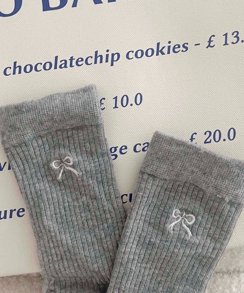 apres jour clair(アプレジュールクレア)の「【apres jour clair×ARIAZ】リボン刺繍ソックス(ソックス/靴下・レディース・チャコールグレー/グレー・FREE)」の3枚目の写真