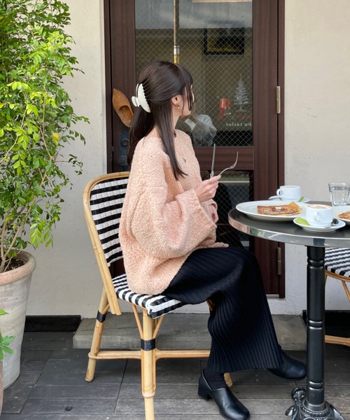 hinari（ヒナリ）の「ブークレ透かし編みデザインニット（ニット/セーター・レディース・サーモンピンク/ブラウン/ホワイト・FREE）」の6枚目の写真