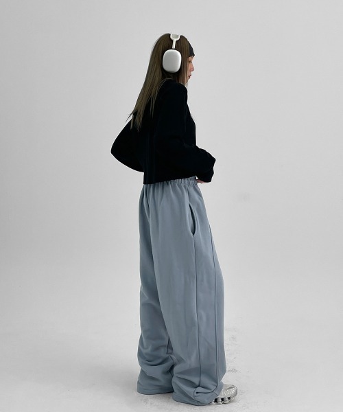 BLACKUP（ブラックアップ）の「[MADE] キンシュクロップラグランパーカーニット（パーカー・レディース・ブラック/チャコール/ベージュ・ONESIZE）」の19枚目の写真