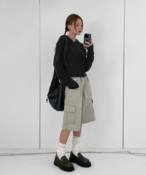 BLACKUP（ブラックアップ）の「[MADE] キンシュクロップラグランパーカーニット（パーカー・レディース・ブラック/チャコール/ベージュ・ONESIZE）」の11枚目の写真