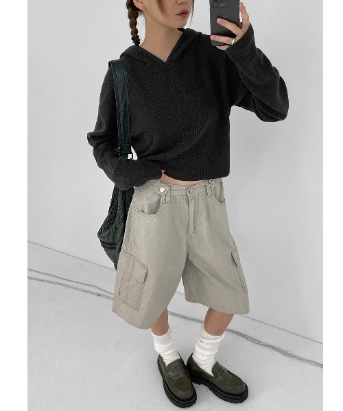 BLACKUP（ブラックアップ）の「[MADE] キンシュクロップラグランパーカーニット（パーカー・レディース・ブラック/チャコール/ベージュ・ONESIZE）」の14枚目の写真