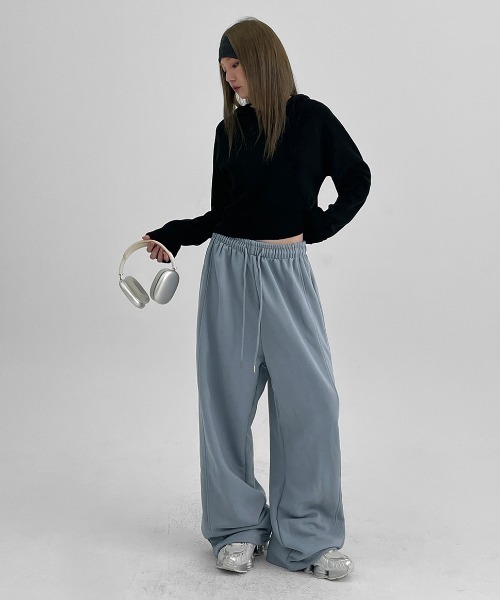 BLACKUP（ブラックアップ）の「[MADE] キンシュクロップラグランパーカーニット（パーカー・レディース・ブラック/チャコール/ベージュ・ONESIZE）」の17枚目の写真