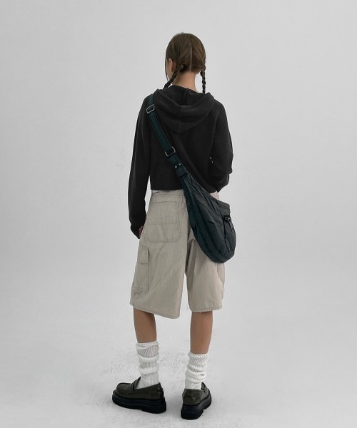 BLACKUP（ブラックアップ）の「[MADE] キンシュクロップラグランパーカーニット（パーカー・レディース・ブラック/チャコール/ベージュ・ONESIZE）」の13枚目の写真