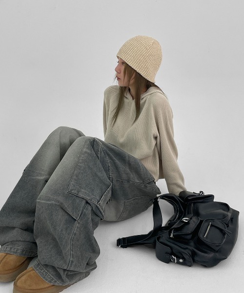 BLACKUP（ブラックアップ）の「[MADE] キンシュクロップラグランパーカーニット（パーカー・レディース・ブラック/チャコール/ベージュ・ONESIZE）」の4枚目の写真