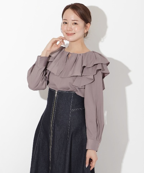 AND COUTURE（アンドクチュール）の「フリルケープブラウス（シャツ/ブラウス・レディース・アイボリー/ブラック/レッド/ダークブラウン・FREE）」の3枚目の写真