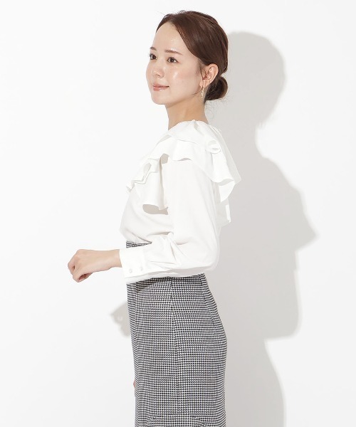 AND COUTURE（アンドクチュール）の「フリルケープブラウス（シャツ/ブラウス・レディース・アイボリー/ブラック/レッド/ダークブラウン・FREE）」の6枚目の写真