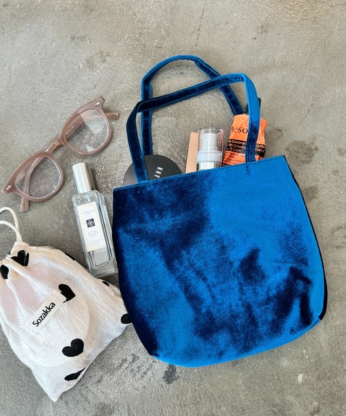 StyleSea（スタイルシー）の「ベルベットミニバッグ（トートバッグ・レディース・カーキ/ブラック/シルバー/ピンク/ブラウン/ネイビー/オレンジ/コバルトブルー・FREE）」の5枚目の写真