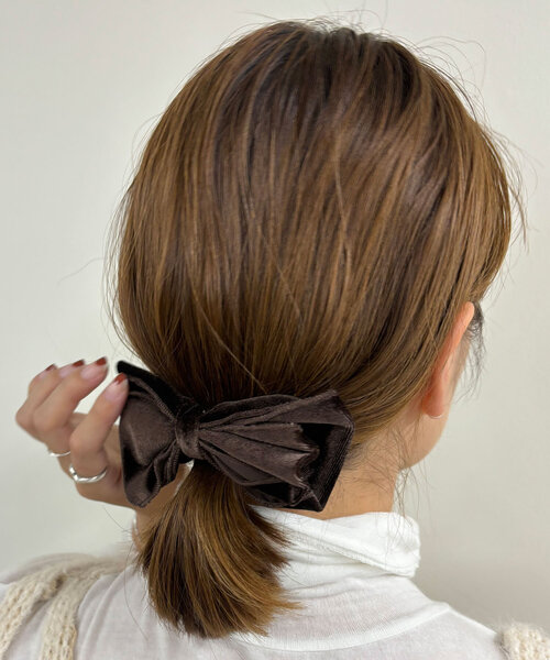 SHENERY（シーナリー）の「ベロアリボンバレッタ（その他ヘアアクセサリー・レディース・ブラック/ブラウン・FREE）」の4枚目の写真