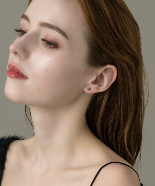 muku(ムク)の「PIERCE / MINIMUM ROSE(ピアス(両耳用)・レディース・シルバー/ゴールド・FREE)」の3枚目の写真