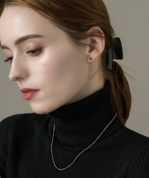 muku(ムク)の「PIERCE / MINIMUM ROSE(ピアス(両耳用)・レディース・シルバー/ゴールド・FREE)」の14枚目の写真