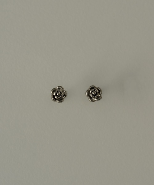muku(ムク)の「PIERCE / MINIMUM ROSE(ピアス(両耳用)・レディース・シルバー/ゴールド・FREE)」の10枚目の写真