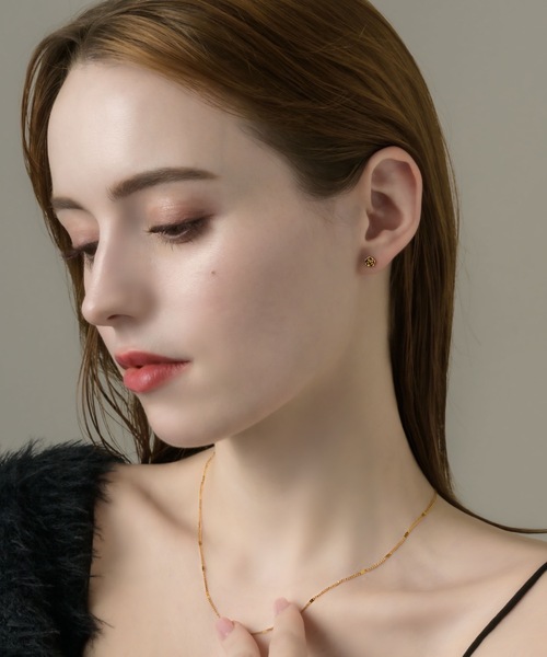 muku(ムク)の「PIERCE / MINIMUM ROSE(ピアス(両耳用)・レディース・シルバー/ゴールド・FREE)」の4枚目の写真