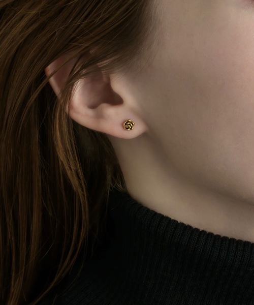 muku(ムク)の「PIERCE / MINIMUM ROSE(ピアス(両耳用)・レディース・シルバー/ゴールド・FREE)」の17枚目の写真