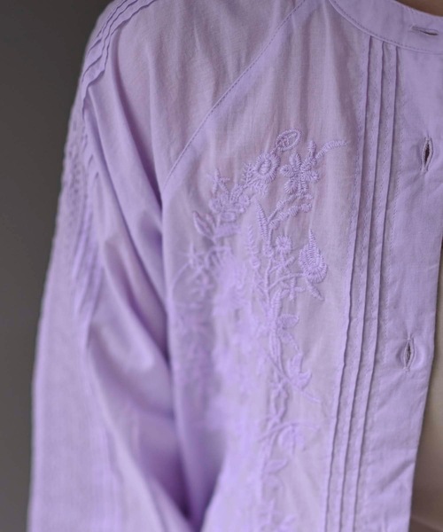 &HALF(アンドハーフ)の「フロント刺繍使いブラウス(インド綿.インドコットン.コットン100%,綿100%)(シャツ/ブラウス・レディース・ライトブルー/オフホワイト/ネイビー/ラベンダー/イエロー/グリーン・M/L)」の8枚目の写真