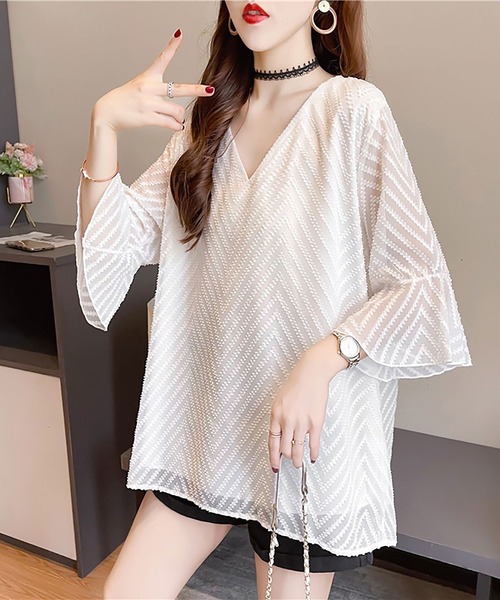 Asterellivi（アステレリビ）の「シアーVネックブラウス（シャツ/ブラウス・レディース・ホワイト/ブラック・L/M/XL）」の11枚目の写真