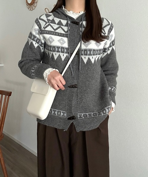 Cham.(チャム)の「ノルディック柄フーディ付きニット(ニット/セーター・レディース・グレー・F)」の9枚目の写真