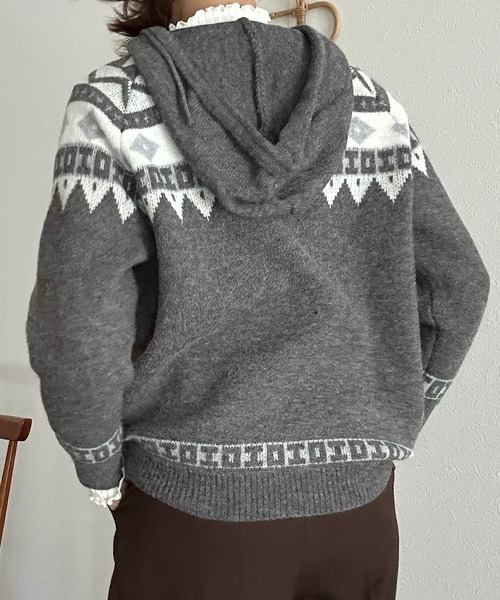 Cham.(チャム)の「ノルディック柄フーディ付きニット(ニット/セーター・レディース・グレー・F)」の11枚目の写真