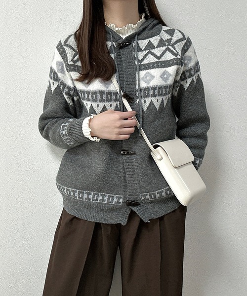 Cham.(チャム)の「ノルディック柄フーディ付きニット(ニット/セーター・レディース・グレー・F)」の14枚目の写真