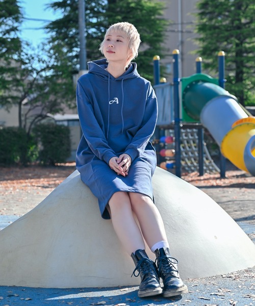 Alite cloth(アリーテクロス)の「ワンポイントプリントチュニック(スウェット・レディース・ブラック/ネイビー/ピンク/ホワイト・L/M)」の3枚目の写真