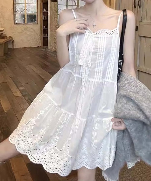 aimoha（アイモハ）の「エンブロイダリーレースキャミソールワンピース（ワンピース・レディース・ホワイト・MEDIUM/SMALL）」の3枚目の写真