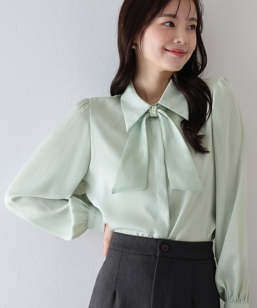 BLUEEAST（ブルーイースト）の「《5色展開》パールモチーフリボンブラウス（シャツ/ブラウス・レディース・ホワイト/ミント/ブラック/ベージュ/ピンク・MEDIUM）」の4枚目の写真