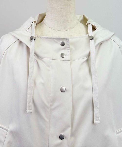 LUGIVA（ルギヴァ）の「ドルマンスリーブマウンテンパーカー（ブルゾン・レディース・ネイビー/オフホワイト・M）」の20枚目の写真