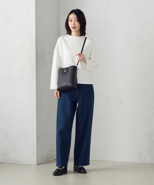 MONO　COMME CA（モノコムサ）の「ひねり金具 縦長ショルダー（ショルダーバッグ・レディース・ブラック/オフホワイト/グレー・FREE）」の5枚目の写真