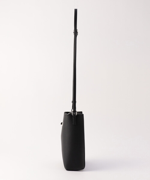 MONO　COMME CA（モノコムサ）の「ひねり金具 縦長ショルダー（ショルダーバッグ・レディース・ブラック/オフホワイト/グレー・FREE）」の14枚目の写真