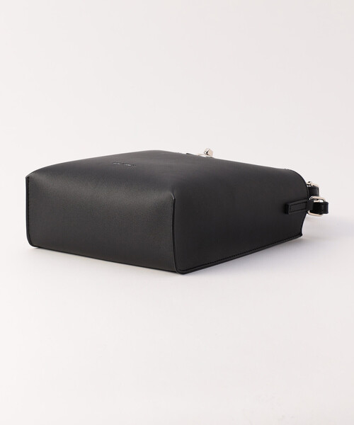 MONO　COMME CA（モノコムサ）の「ひねり金具 縦長ショルダー（ショルダーバッグ・レディース・ブラック/オフホワイト/グレー・FREE）」の16枚目の写真