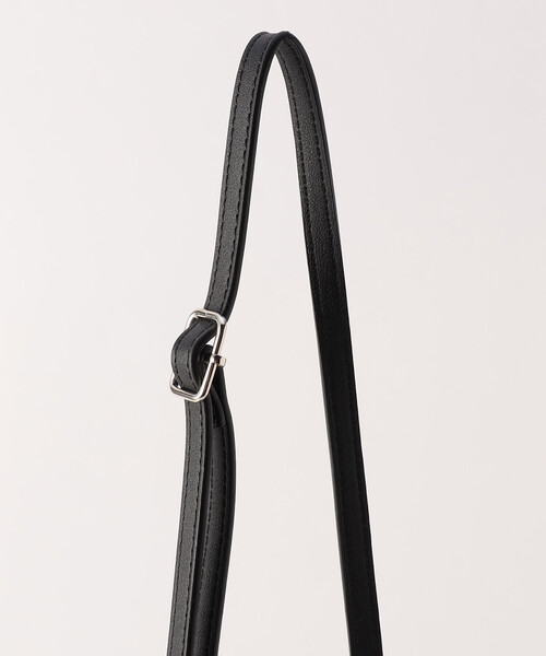 MONO　COMME CA（モノコムサ）の「ひねり金具 縦長ショルダー（ショルダーバッグ・レディース・ブラック/オフホワイト/グレー・FREE）」の17枚目の写真