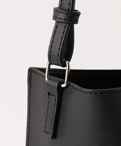 MONO　COMME CA（モノコムサ）の「ひねり金具 縦長ショルダー（ショルダーバッグ・レディース・ブラック/オフホワイト/グレー・FREE）」の18枚目の写真