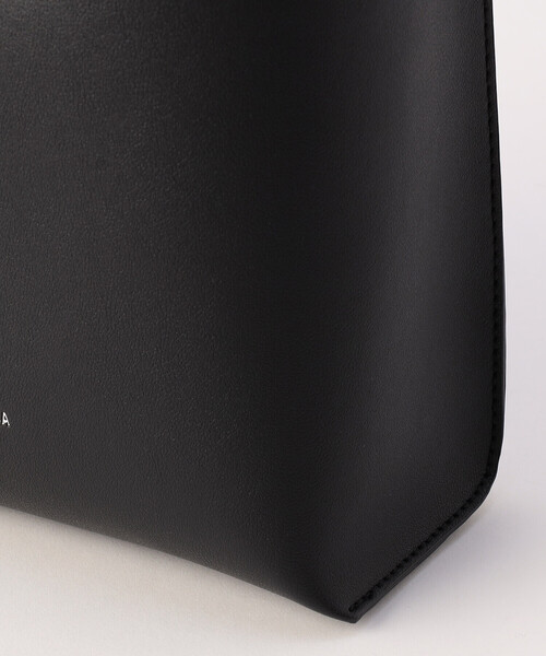 MONO　COMME CA（モノコムサ）の「ひねり金具 縦長ショルダー（ショルダーバッグ・レディース・ブラック/オフホワイト/グレー・FREE）」の19枚目の写真