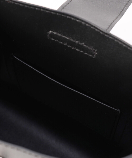 MONO　COMME CA（モノコムサ）の「ひねり金具 縦長ショルダー（ショルダーバッグ・レディース・ブラック/オフホワイト/グレー・FREE）」の22枚目の写真