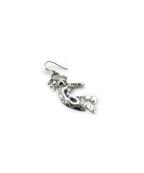 Indian Jewelry（インディアンジュエリー）の「THEATER シアターセレクト  ココペリデザインフックピアス Made in USA（ピアス（両耳用）・レディース・シルバー・FREE）」の2枚目の写真