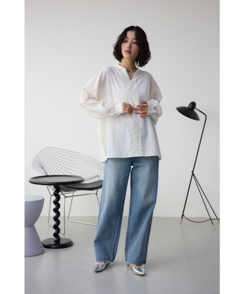 AZUL by moussy(アズールバイマウジー)の「バックタックオープンスキッパー(シャツ/ブラウス・レディース・ホワイト系その他/オフホワイト/ブラック・FREE)」の6枚目の写真