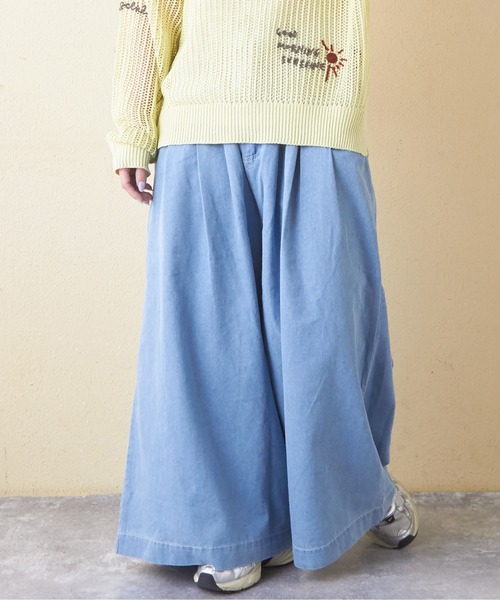 CUBE SUGAR（キューブシュガー）の「デニムガウチョパンツ（デニムパンツ・レディース・インディゴブルー/ライトブルー・M）」の2枚目の写真