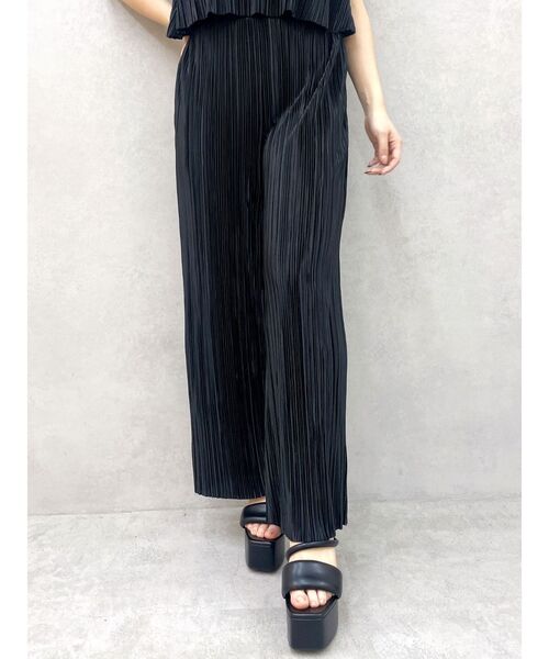 GYDA（ジェイダ）の「サテンプリーツワイドパンツ【SETUP着用可】（その他パンツ・レディース・その他1/ベージュ/ライトグレー/ブラック・FREE）」の2枚目の写真