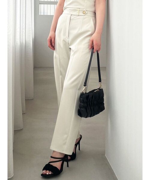 RESEXXY(リゼクシー)の「センタープレステーパードパンツ【セットアップ着用可能】(その他パンツ・レディース・アイボリー/ブラック/その他1・FREE)」の1枚目の写真