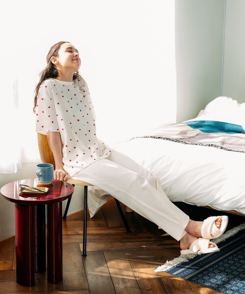 FREAK'S STORE（フリークスストア）の「FRUIT OF THE LOOM × FREAK'S STORE/フルーツオブザルーム 別注 ハートTシャツ無地パンツルームセット/パジャマセット（ルームウェア/パジャマ・レディース・グレー/オフホワイト・SMALL/MEDIUM）」の3枚目の写真