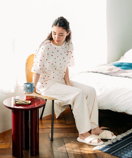 FREAK'S STORE（フリークスストア）の「FRUIT OF THE LOOM × FREAK'S STORE/フルーツオブザルーム 別注 ハートTシャツ無地パンツルームセット/パジャマセット（ルームウェア/パジャマ・レディース・グレー/オフホワイト・SMALL/MEDIUM）」の10枚目の写真