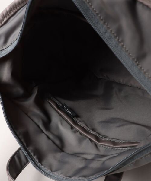 Y'SACCS(イザック)の「キュービック×ポイントドット 2WAYトート&ショルダー Sサイズ(ショルダーバッグ・レディース・イエロー/ブラック/ブルー/グレイッシュベージュ/グレー・FREE)」の9枚目の写真