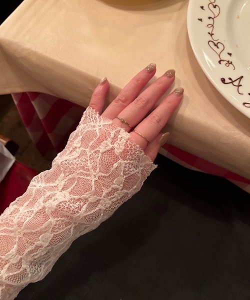 Reurie'（レウリィ）の「レースシアートップス／lace sheer top(ayaka select)長袖 きれいめ シンプル ベーシック モード 韓国（キャミソール・レディース・ホワイト・FREE）」の4枚目の写真