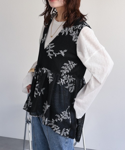 【セットアップ対応】リーフ柄刺繍メッシュペプラムトップス / Vネックトップス